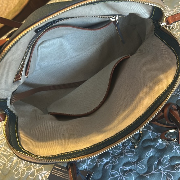 Dooney & Bourke Pebble Grain Large
Domed Satchel. Color TEAL a rare color. - Picture 5 of 6